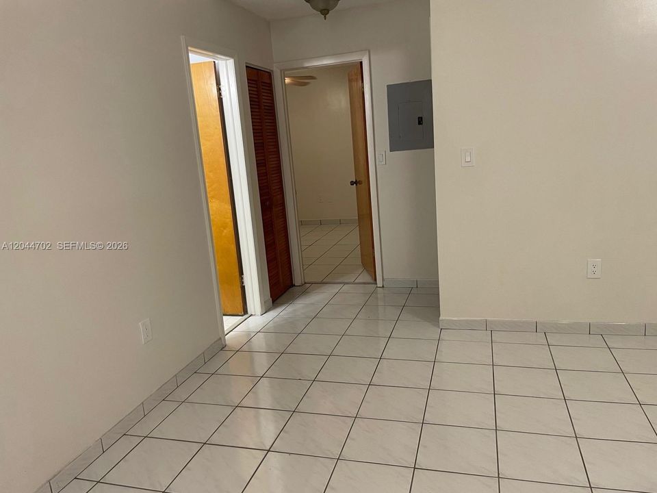 For Rent: $2,200 (2 beds, 2 baths, 870 Square Feet)
