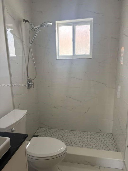 For Rent: $2,200 (2 beds, 2 baths, 870 Square Feet)
