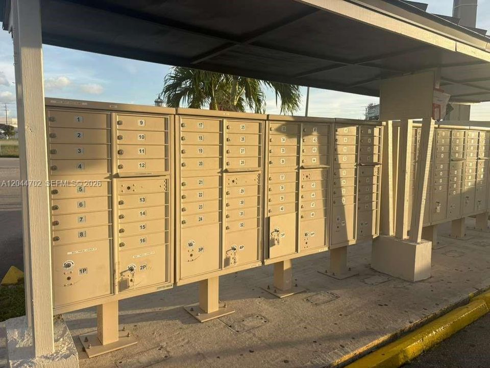 For Rent: $2,200 (2 beds, 2 baths, 870 Square Feet)