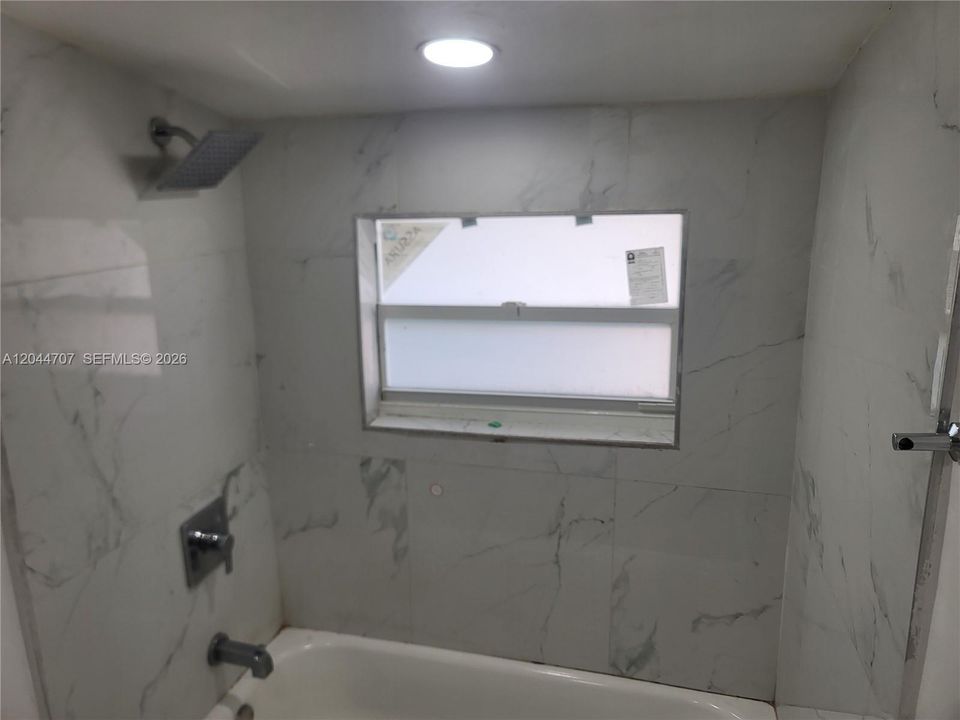 For Rent: $2,400 (2 beds, 1 baths, 1360 Square Feet)