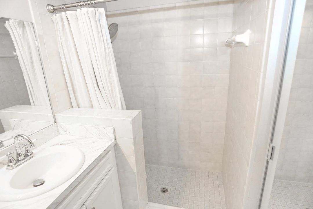 027-022-Master Shower-1500x1000