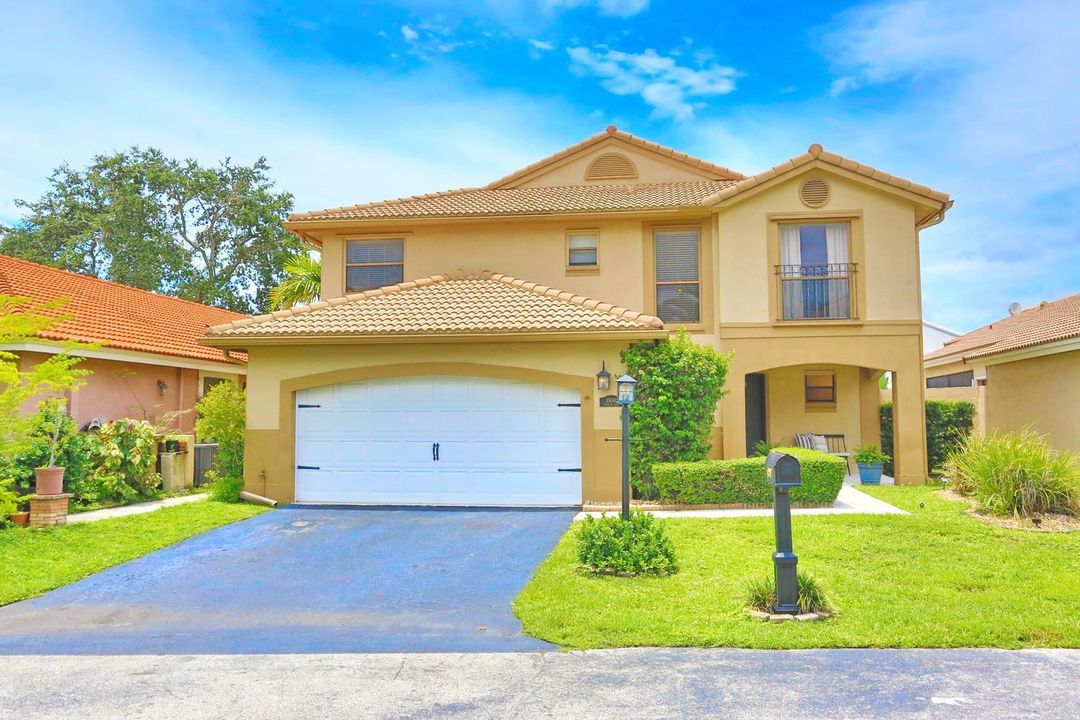 001-039-Exterior Front-1500x1000