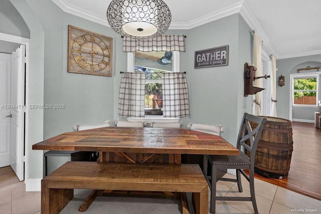 En Venta: $820,000 (4 camas, 3 baños, 2437 Pies cuadrados)