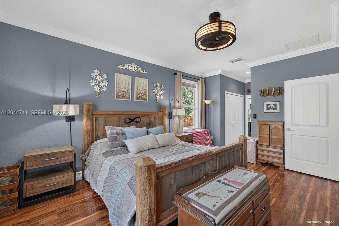 En Venta: $820,000 (4 camas, 3 baños, 2437 Pies cuadrados)