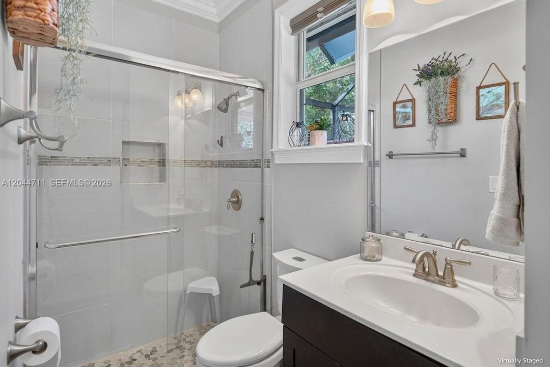 En Venta: $820,000 (4 camas, 3 baños, 2437 Pies cuadrados)