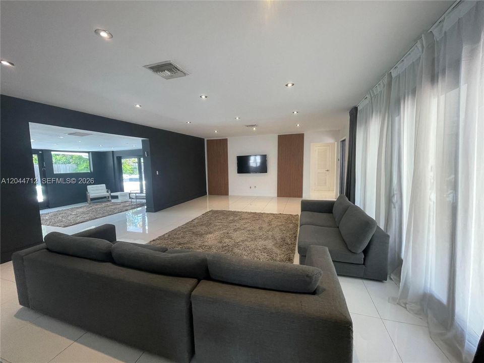 For Rent: $9,000 (3 beds, 2 baths, 2650 Square Feet)