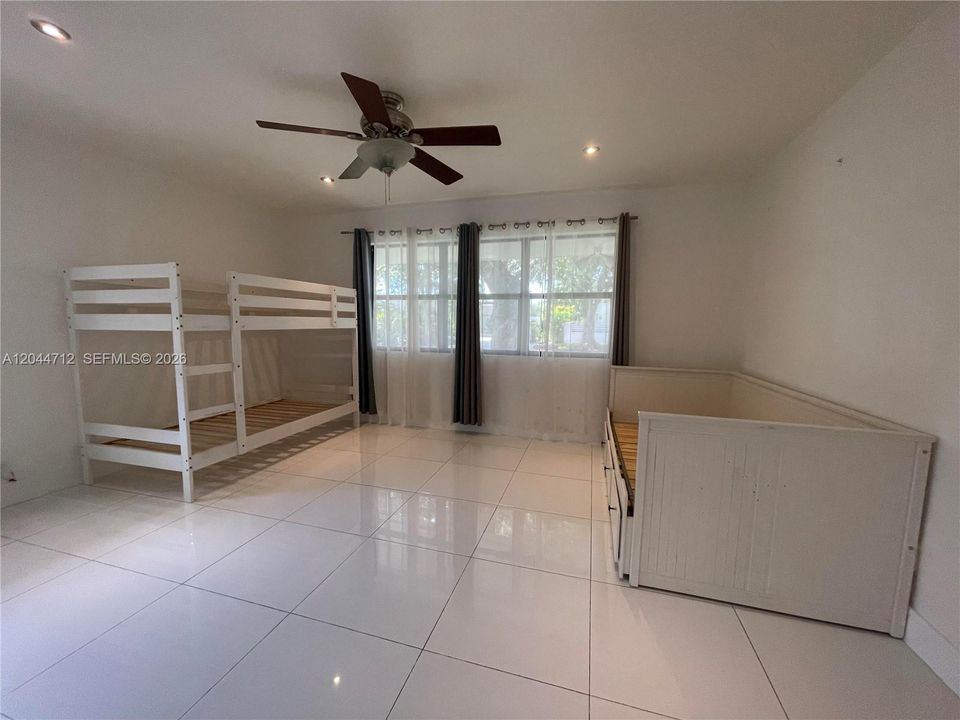 For Rent: $9,000 (3 beds, 2 baths, 2650 Square Feet)