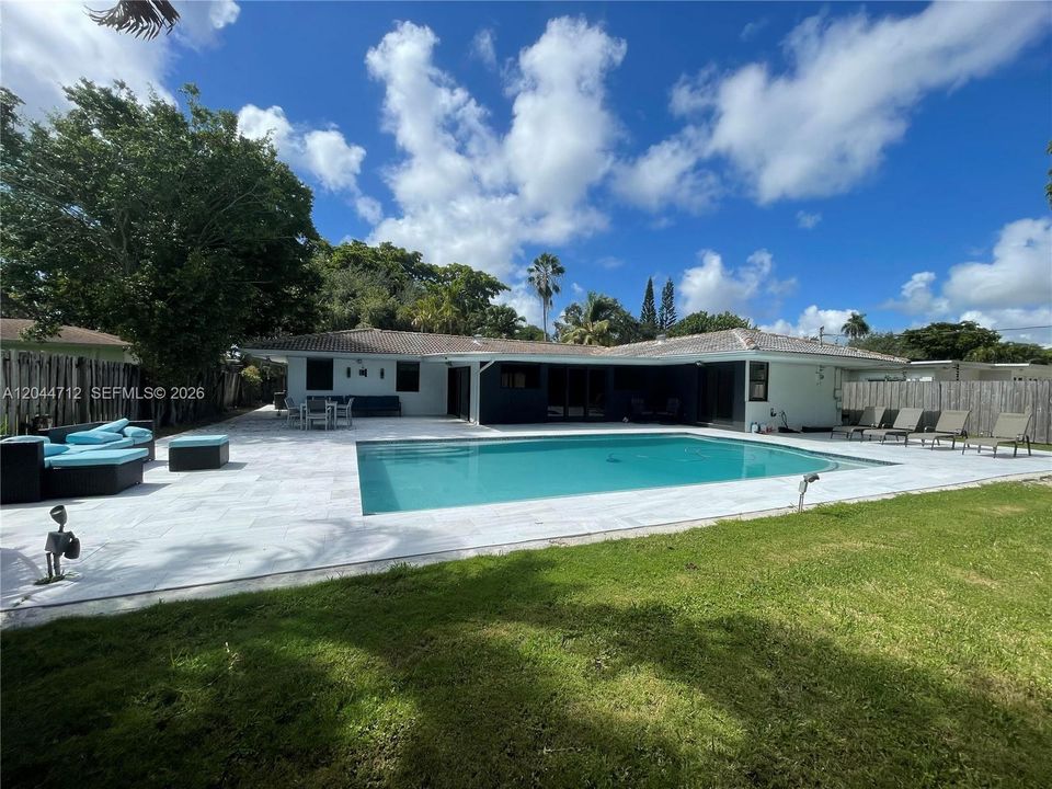For Rent: $9,000 (3 beds, 2 baths, 2650 Square Feet)