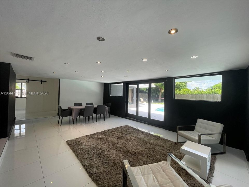 For Rent: $9,000 (3 beds, 2 baths, 2650 Square Feet)