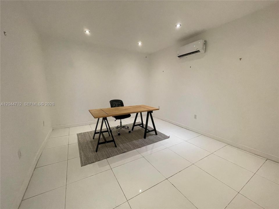 For Rent: $9,000 (3 beds, 2 baths, 2650 Square Feet)