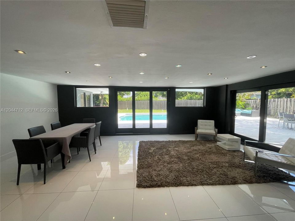 For Rent: $9,000 (3 beds, 2 baths, 2650 Square Feet)
