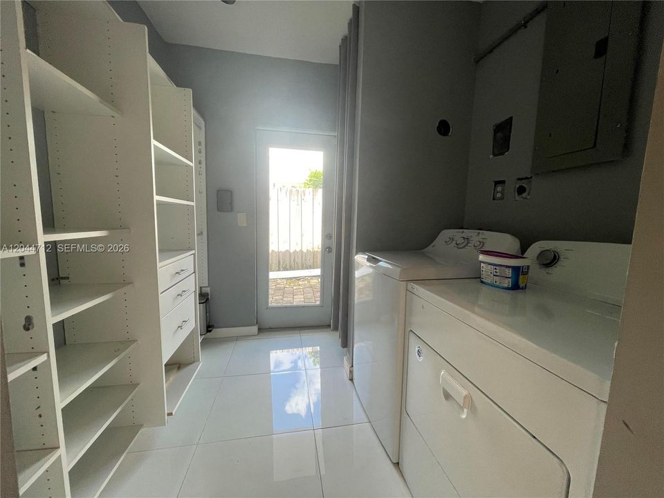 For Rent: $9,000 (3 beds, 2 baths, 2650 Square Feet)
