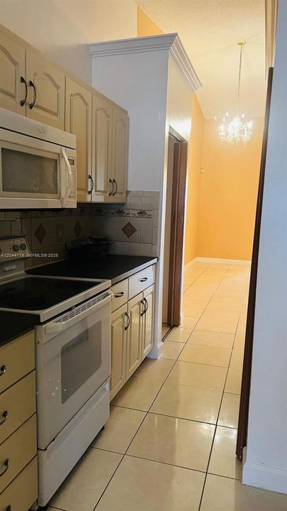 В аренду: $2,350 (2 спален, 2 ванн, 1055 Квадратных фут)