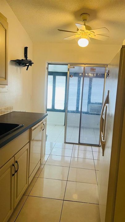 В аренду: $2,350 (2 спален, 2 ванн, 1055 Квадратных фут)