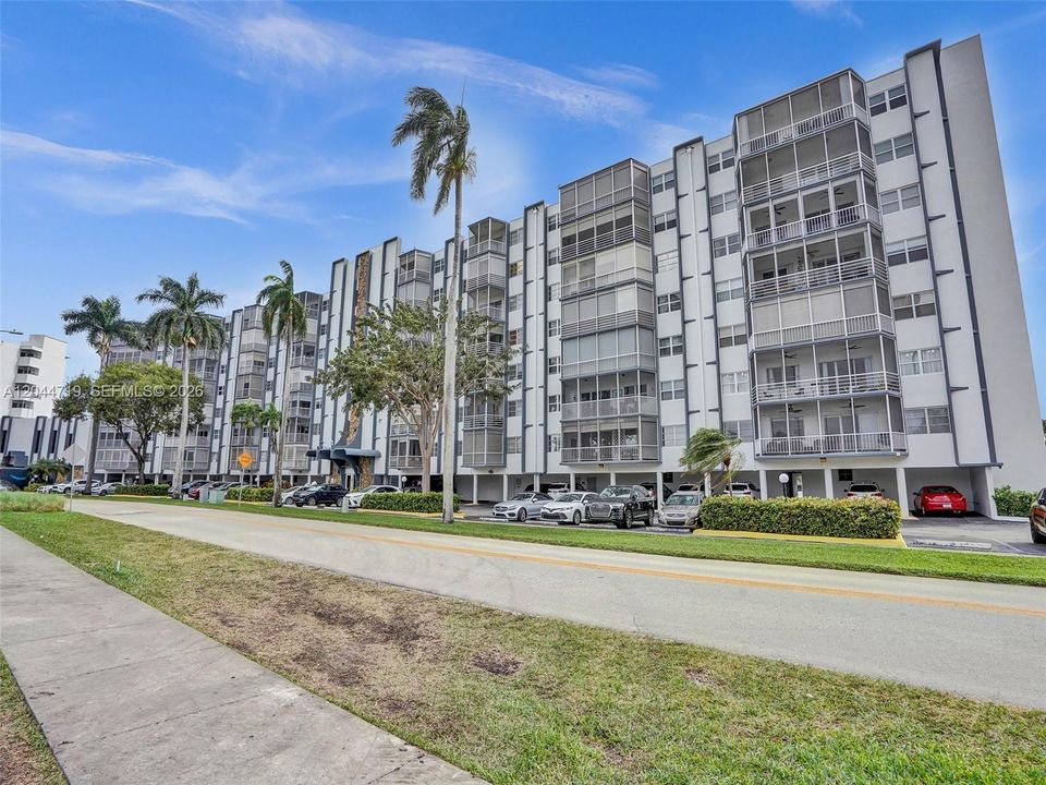 На продажу: $189,000 (1 спален, 1 ванн, 850 Квадратных фут)