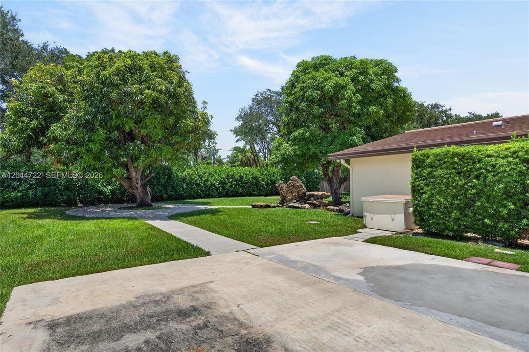 For Sale: $3,375,000 (6 beds, 4 baths, 5035 Square Feet)