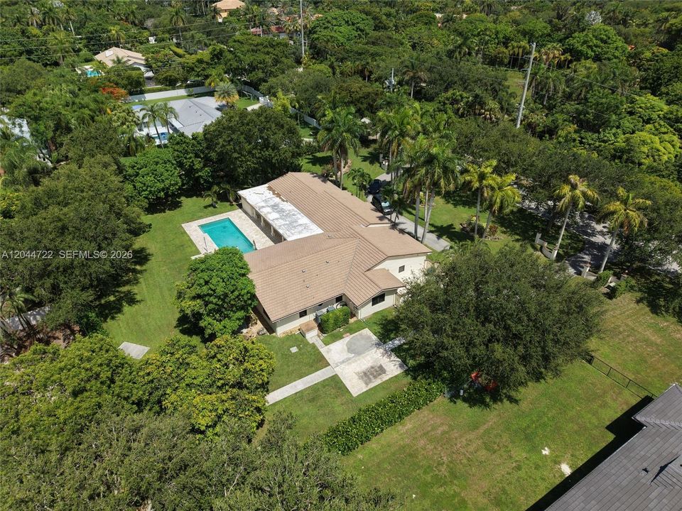 For Sale: $3,375,000 (6 beds, 4 baths, 5035 Square Feet)