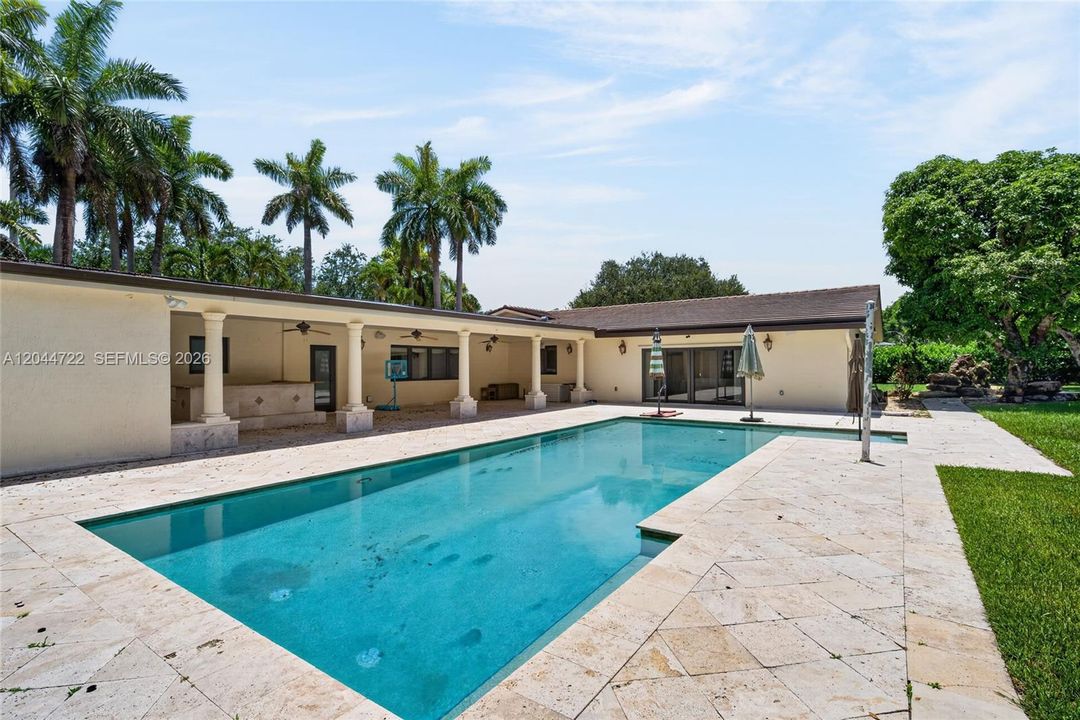 For Sale: $3,375,000 (6 beds, 4 baths, 5035 Square Feet)