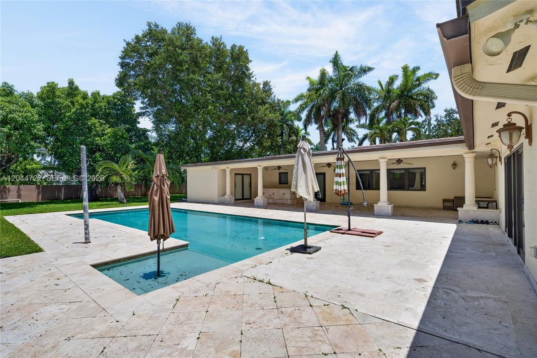 For Sale: $3,375,000 (6 beds, 4 baths, 5035 Square Feet)