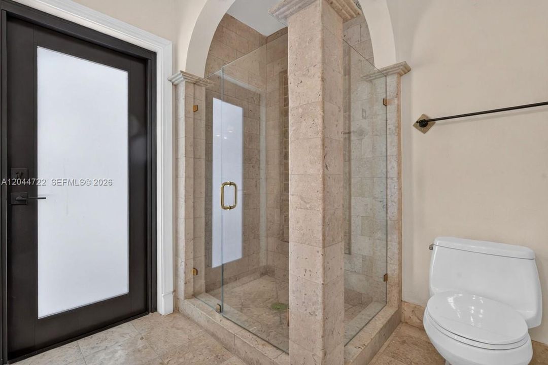 For Sale: $3,375,000 (6 beds, 4 baths, 5035 Square Feet)