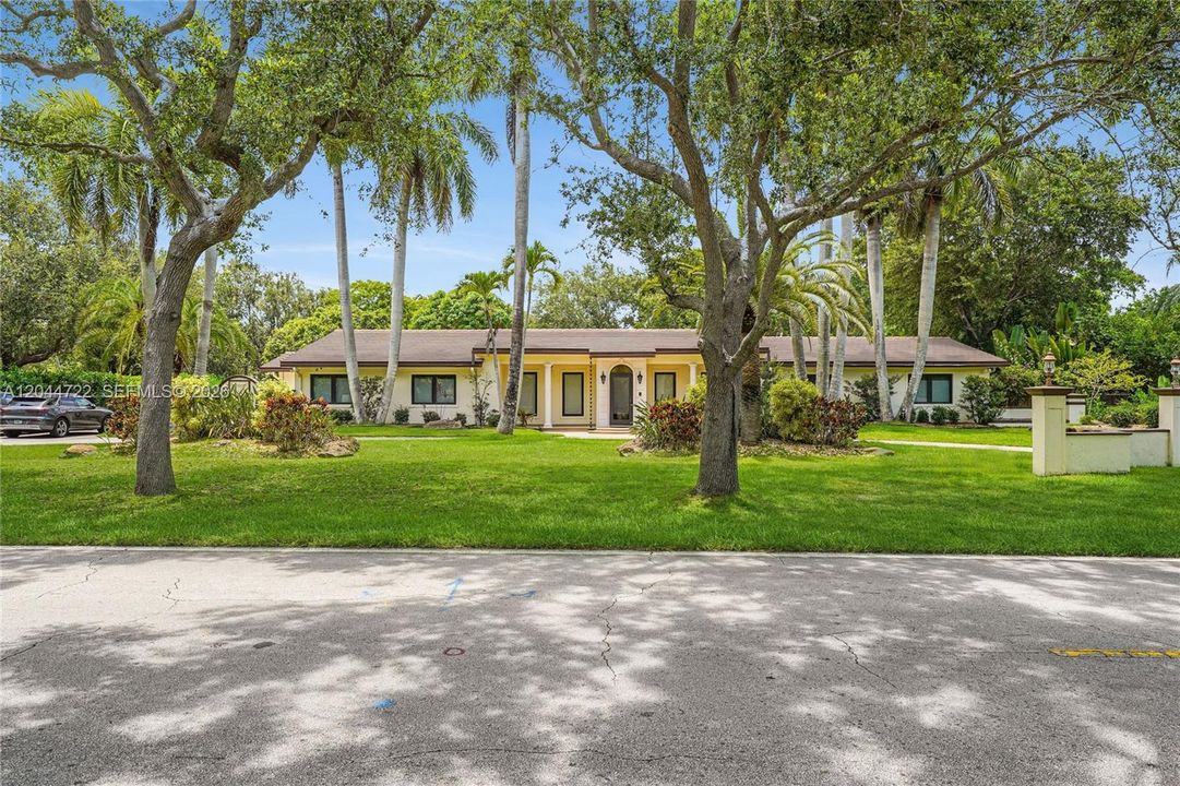 For Sale: $3,375,000 (6 beds, 4 baths, 5035 Square Feet)
