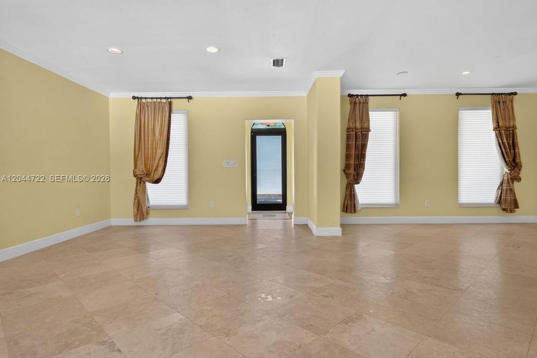 For Sale: $3,375,000 (6 beds, 4 baths, 5035 Square Feet)