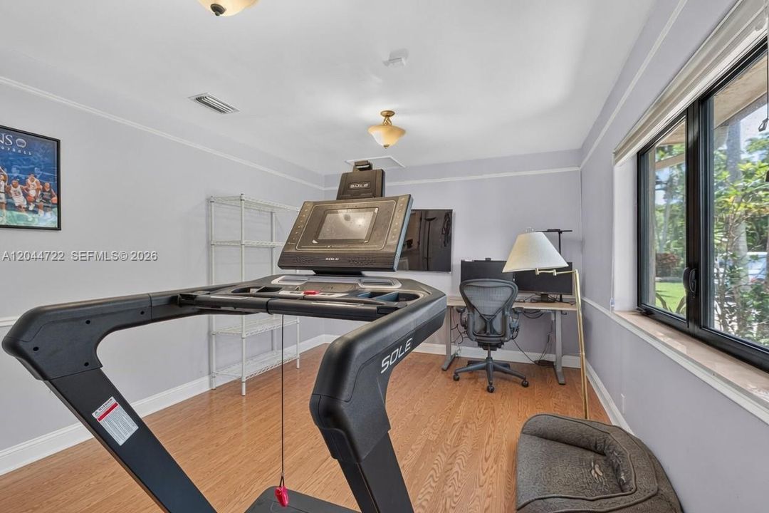For Sale: $3,375,000 (6 beds, 4 baths, 5035 Square Feet)