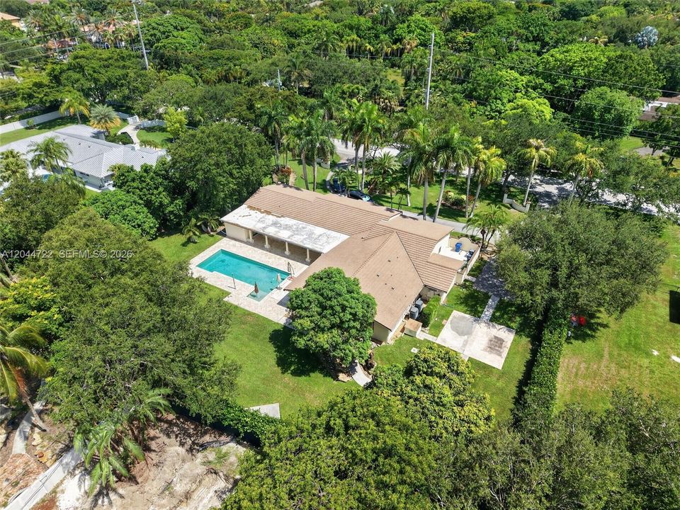For Sale: $3,375,000 (6 beds, 4 baths, 5035 Square Feet)