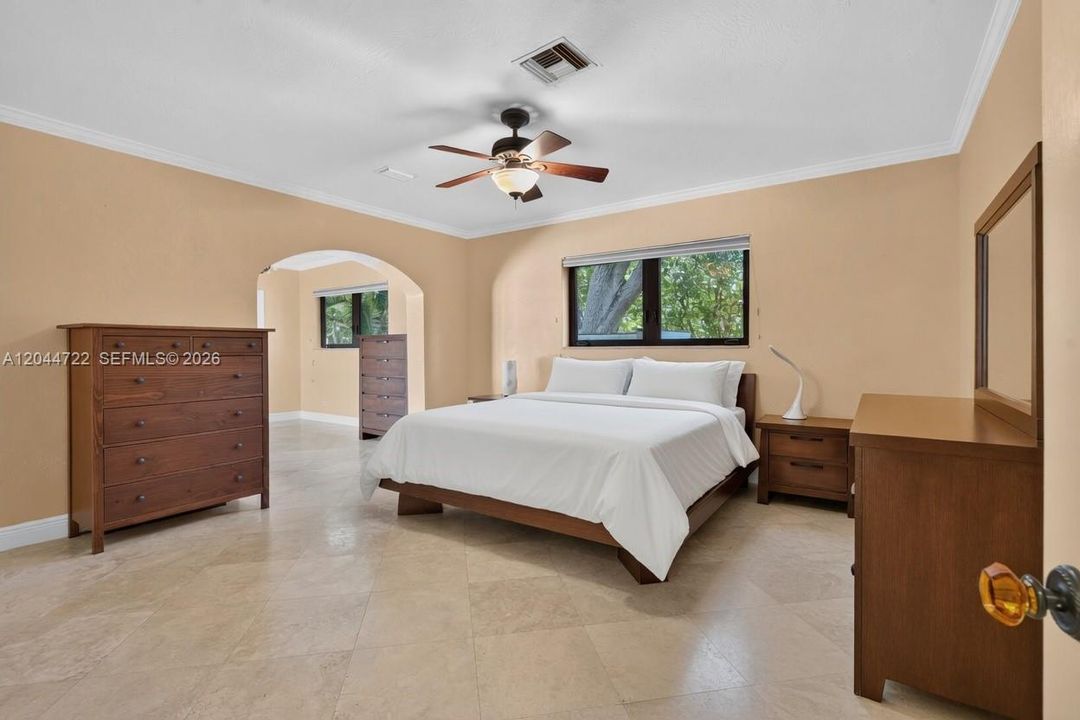 For Sale: $3,375,000 (6 beds, 4 baths, 5035 Square Feet)