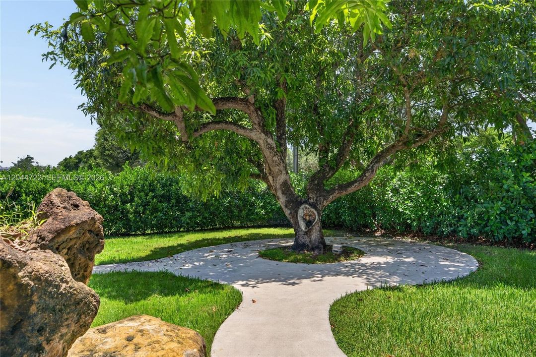 For Sale: $3,375,000 (6 beds, 4 baths, 5035 Square Feet)