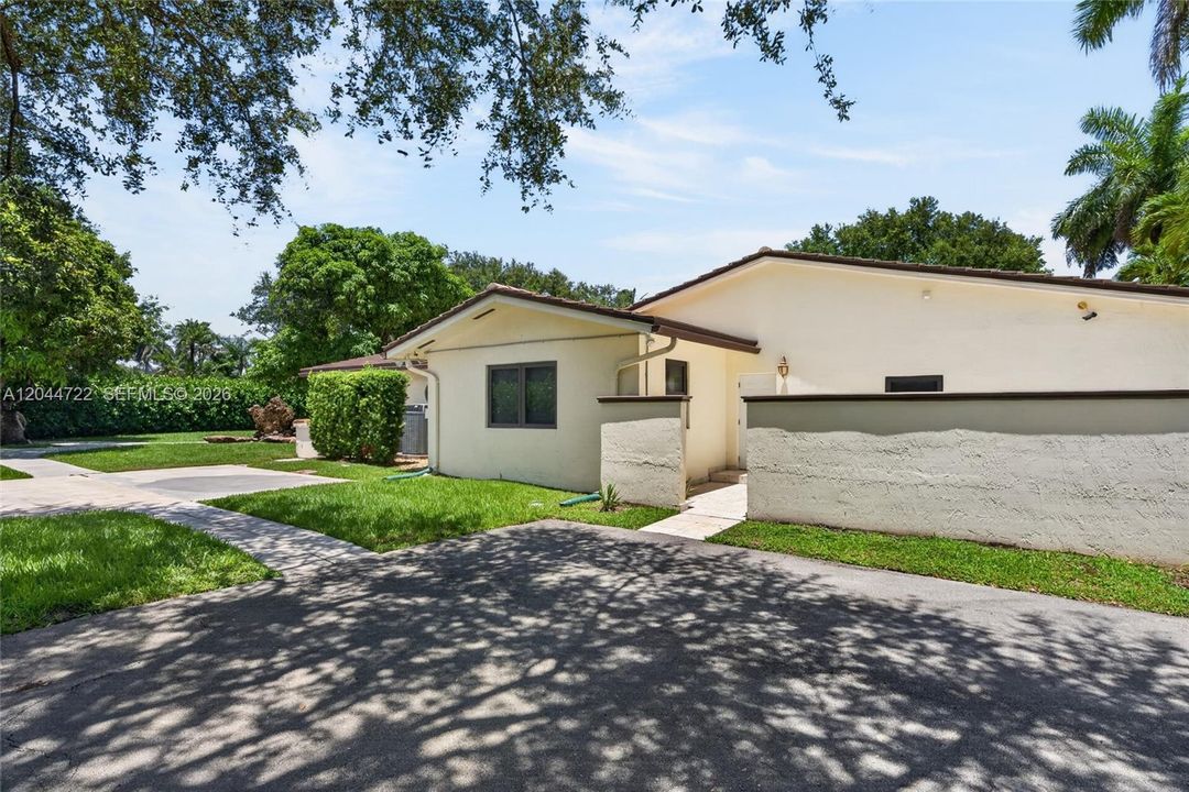 For Sale: $3,375,000 (6 beds, 4 baths, 5035 Square Feet)