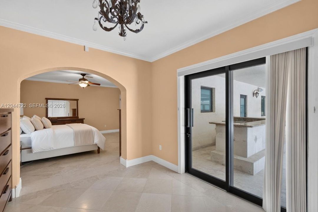 For Sale: $3,375,000 (6 beds, 4 baths, 5035 Square Feet)
