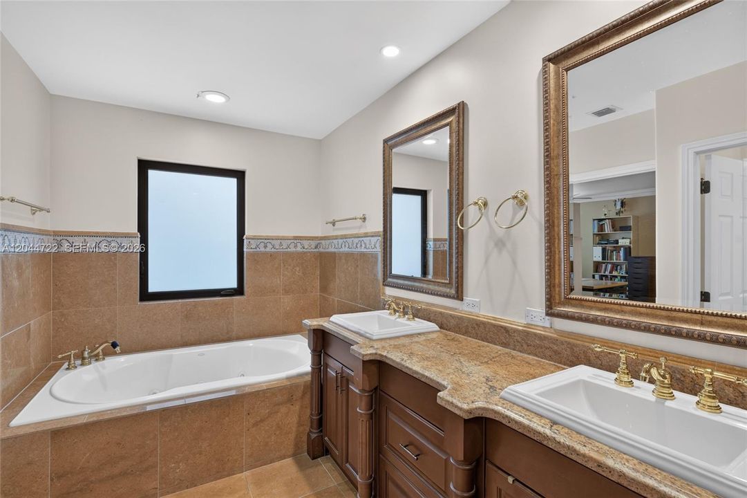 For Sale: $3,375,000 (6 beds, 4 baths, 5035 Square Feet)