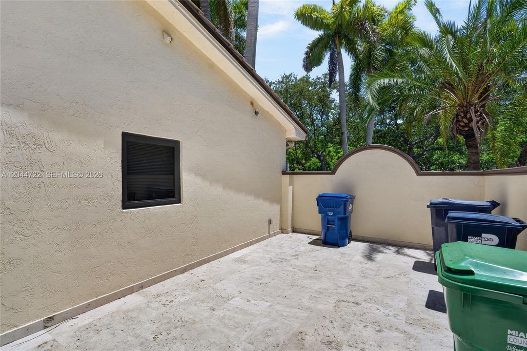 For Sale: $3,375,000 (6 beds, 4 baths, 5035 Square Feet)