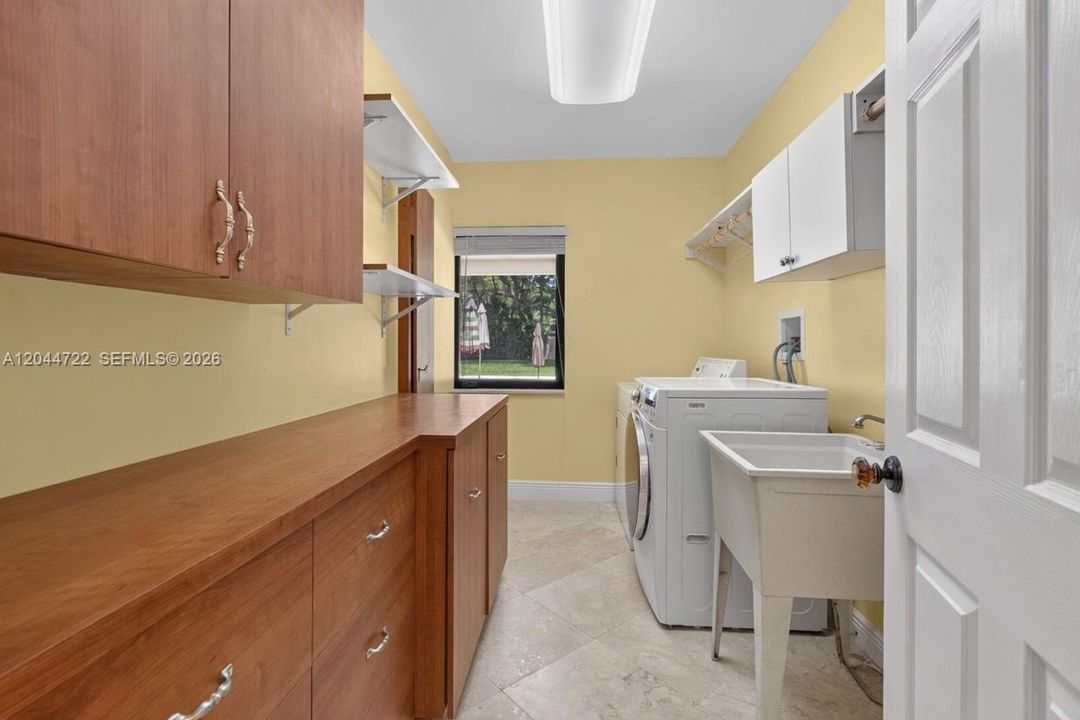 For Sale: $3,375,000 (6 beds, 4 baths, 5035 Square Feet)