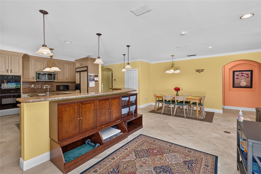 For Sale: $3,375,000 (6 beds, 4 baths, 5035 Square Feet)