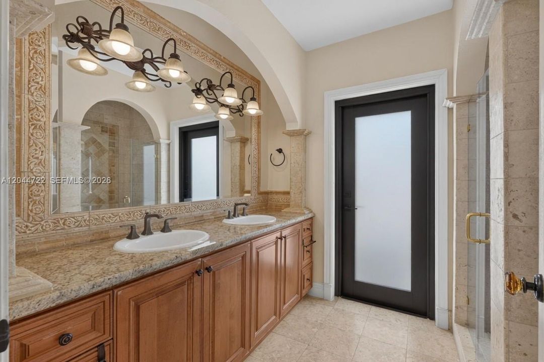 For Sale: $3,375,000 (6 beds, 4 baths, 5035 Square Feet)