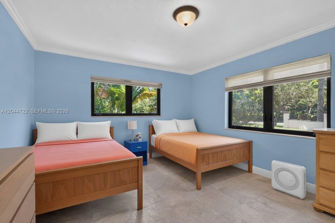 For Sale: $3,375,000 (6 beds, 4 baths, 5035 Square Feet)