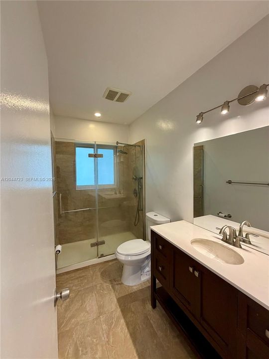 В аренду: $4,500 (3 спален, 2 ванн, 1370 Квадратных фут)