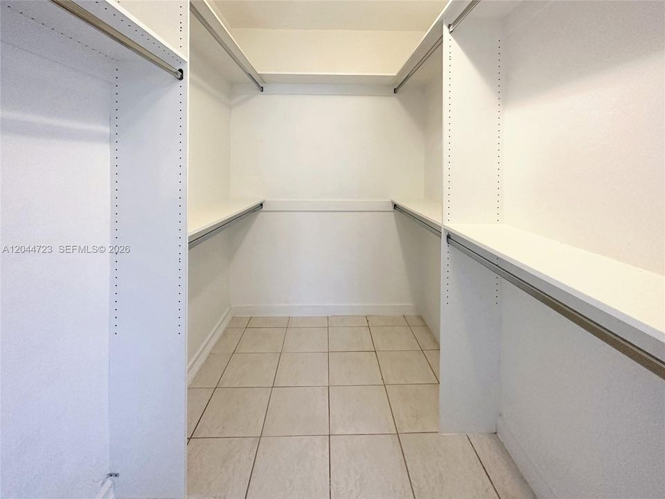 В аренду: $4,500 (3 спален, 2 ванн, 1370 Квадратных фут)