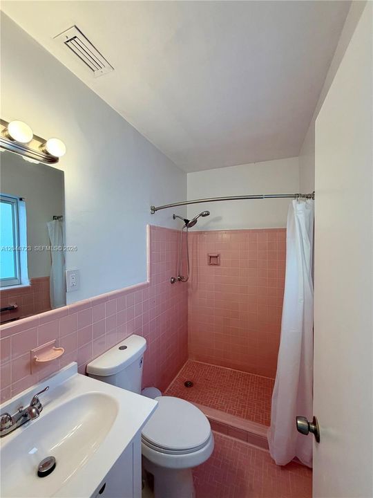 В аренду: $4,500 (3 спален, 2 ванн, 1370 Квадратных фут)