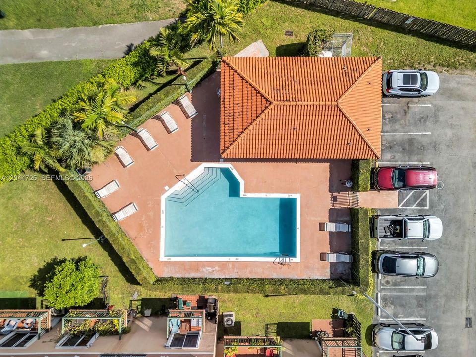 На продажу: $479,900 (3 спален, 2 ванн, 1400 Квадратных фут)