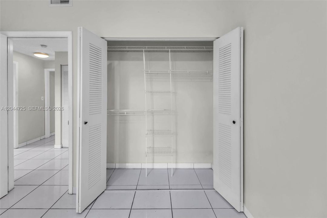На продажу: $479,900 (3 спален, 2 ванн, 1400 Квадратных фут)