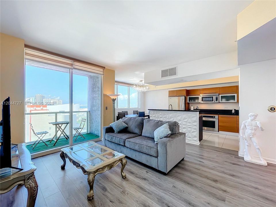 В аренду: $3,300 (2 спален, 2 ванн, 1006 Квадратных фут)