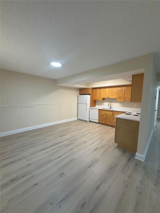 En Renta: $2,400 (3 camas, 2 baños, 8524 Pies cuadrados)