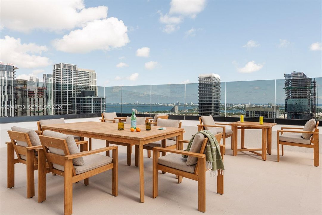 For Rent: $5,000 (2 beds, 2 baths, 696 Square Feet)