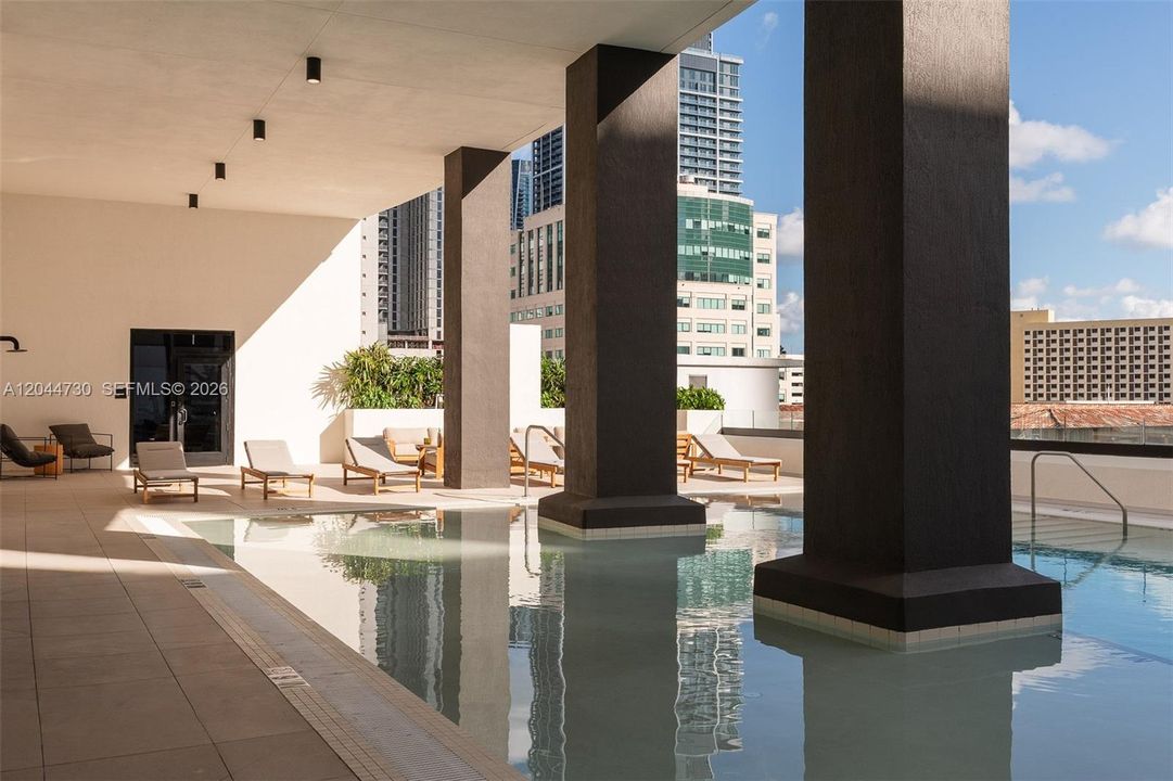 For Rent: $5,000 (2 beds, 2 baths, 696 Square Feet)