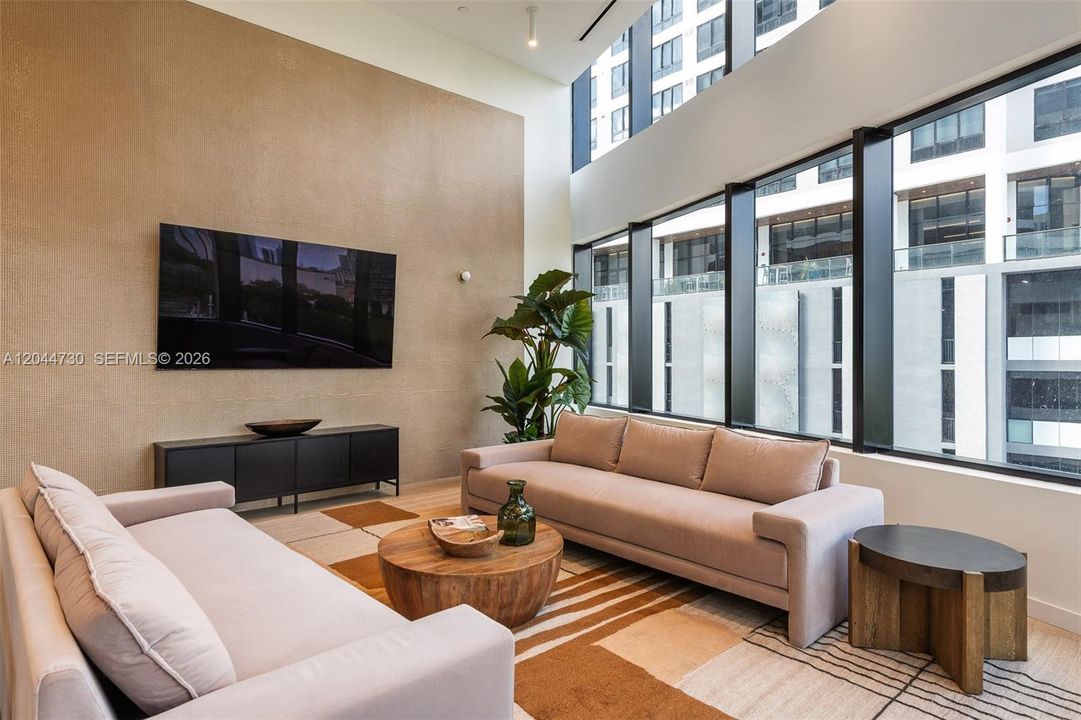 For Rent: $5,000 (2 beds, 2 baths, 696 Square Feet)