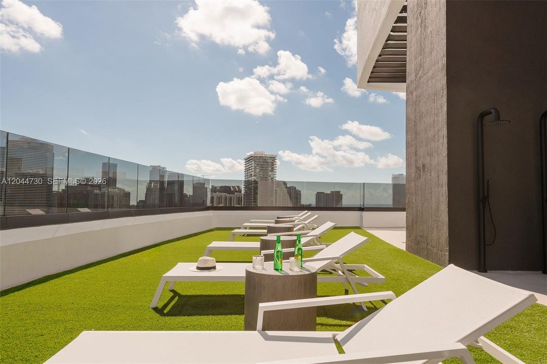 For Rent: $5,000 (2 beds, 2 baths, 696 Square Feet)