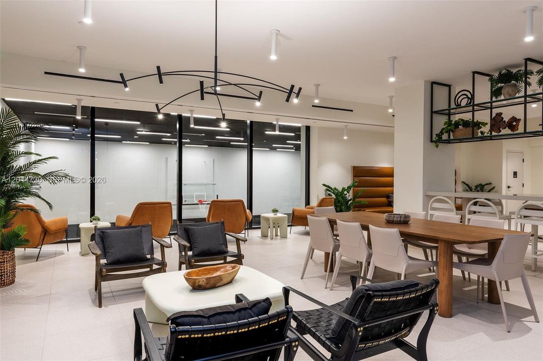 For Rent: $5,000 (2 beds, 2 baths, 696 Square Feet)